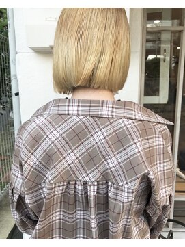 ムジーク(Musiiik) ベージュとスクエアボブ