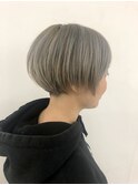 グレージュ×ショートボブ
