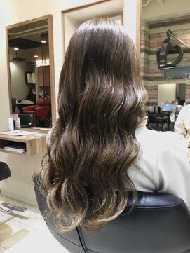 アウラニヘアーリゾート(AULANI Hair Resort) ハイトーンベージュカラー