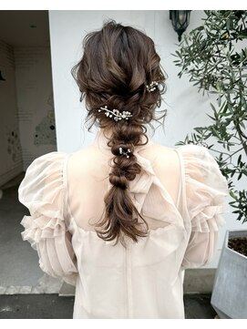 ユイバイラドンナ(Huit by LADONNA) デザインカラー/レイヤーカット/ウェットヘア/オリーブベージュ