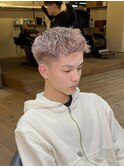 海外風ハイトーンベリーショート 金髪、ホワイトカラー