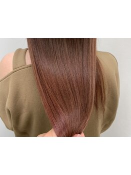 髪の悩みに合わせて選べる厳選トリートメントで傷んでしまった髪に毛先にまで極上の艶と潤いを♪