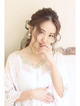 ソース 茶屋町(SOURCE) 結婚式やお呼ばれに♪ポニーテール巻きアレンジ