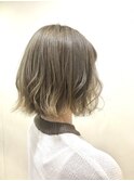 透明感のあるミルクティーベージュ