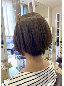 レッド(ReD) 大人可愛いショートボブ丸みアゴライン大人気◎