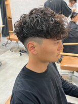スペインカールスパイラルパーマツイストパーマフェード短髪