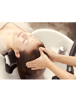 血行促進マッサージで髪にボリュームとハリ・ツヤ・コシを！日々の疲れを癒す、贅沢なサロンtimeを―。