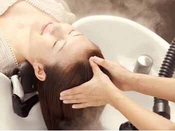 シュリープ(shleep)の写真/血行促進マッサージで髪にボリュームとハリ・ツヤ・コシを!日々の疲れを癒す、贅沢なサロンtimeを―。