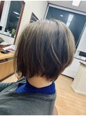 アシンメトリーなショートスタイル