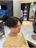 波巻きパーマ センターパート 刈り上げセンターパート