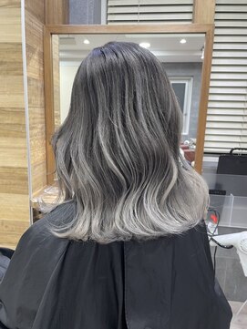 ジゼル(gisele) ホワイトシルバー×グラデーション