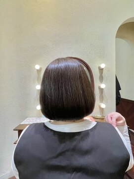 エルサフィロ ヨドヤバシ(el zafiro yodoyabashi) 【el zafiro yodoyabashi】ロートーン白髪馴染ませ寒色系ボブ