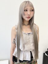 ココ 原宿(KOKO)&nbsp;ホワイト黒髪小顔クラゲヘアーオリーブグレーココアベージュ