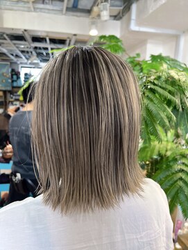 ロア インターナショナル 新宿店(LoA International) 【LoA】バレイヤージュホワイトアッシュシルバーグレージュ