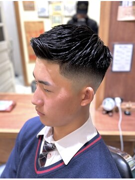 フォーコーナーズ(Four Corners) フェザーアップ/スキンフェード/バーバー/刈り上げ