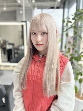 サロウィン(SALOWIN) ホワイトベージュ/名古屋/栄