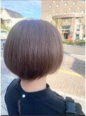 透明感グレージュカラーボブ
