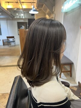 赤み消しオリーブベージュ