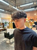 エディ(Edy)&nbsp;メンズパーマスペインカール刈り上げスキンフェード眉毛カット