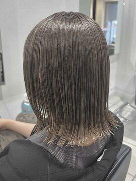 ノア(no_a) 【四条烏丸】ブリーチなしでオリーブグレー×レイヤーボブ