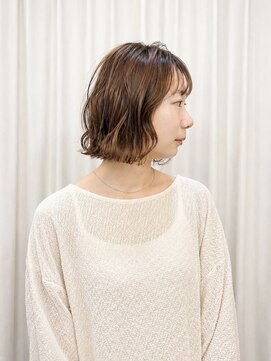 クオート(quoit) 透明感ハイライトのゆるウエーブ切りっぱなしボブ