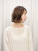 クオート(quoit) 透明感ハイライトのゆるウエーブ切りっぱなしボブ