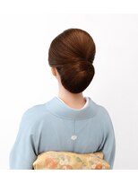 バポス ヘアサロン (BAPOS Hair Salon)&nbsp;和装のシンプルな大きめなシニオン