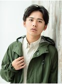 ソフトパーマで魅せるセンターパート。