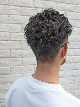ソラ ヘアデザイン(Sora hair design) アップバングで、メンズパーマ