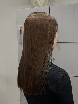 ウミ(Umi) ［なぎさ/戸塚］ブリーチなし艶カラー