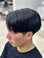 レヴィア(REVIA)&nbsp;メンズカットセンターパート眉毛カットフェードカット