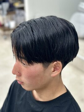 レヴィア(REVIA) メンズカットセンターパート眉毛カットフェードカット