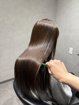 アクロマティック(Achromatic) オリーブベージュ