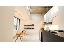 ルオラ(Luora)の雰囲気(開放感抜群の店内でリラックスしてお過ごしください。)