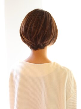 レウナ 外苑前(Reuna) ３０代・４０代に人気シルエットが綺麗なショートスタイル