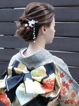 ルナクレセント (Luna crescent) きれい目アップ