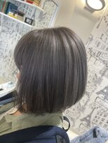 クロス(cross)&nbsp;シルバーカラー×ボブ