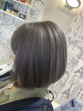 クロス(cross) シルバーカラー×ボブ