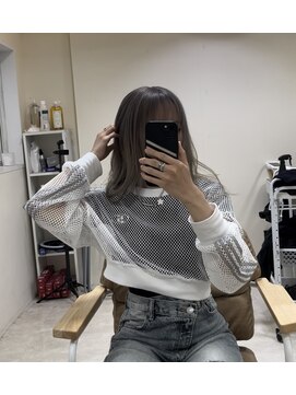 カリーナ(CARINA) アッシュグレー/ハイトーンカラー