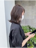 ダークグレージュのウェーブ外ハネロブ