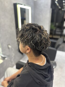 ツイストスパイラル　ハイライト　パーマ