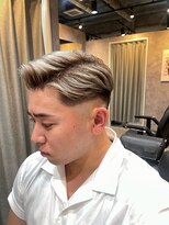 メグロバーバーショップロッポンギ 目黒六(MEGURO BARBER SHOP 6PPONGI) ハイトーンカラー/フェードカット