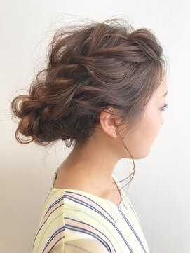 トイ(Toy) ロープ編みと四つ編みのMIXヘアアレンジ