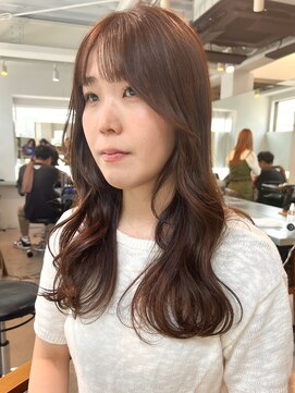 トレス(TRESS) ロング ブラウン 艶カラー おくれ毛 顔周り 原宿 表参道