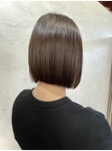 切りっぱなしボブ黒髪エモージュグレージュ