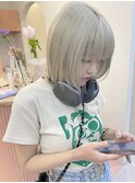 ホワイトグレージュ / ホワイトカラー / ボブカット