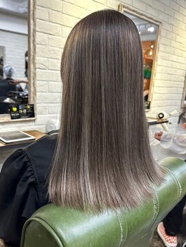 リコ 池袋東口店(Liko) 【Liko　池袋東口店】ハイライト　グレージュ　デザインカラー