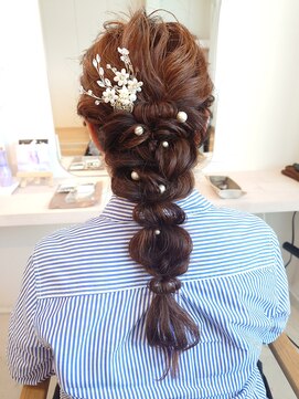 フラ(FULA) 編みおろしヘア