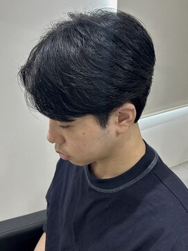 ヒュイル バイ ニアウ(Hwyl by Niau) センターパート曲がる縮毛矯正毛流れストレートパーマショート