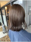 グレージュ切りっぱなしボブ前髪ありミニボブミルクティベージュ